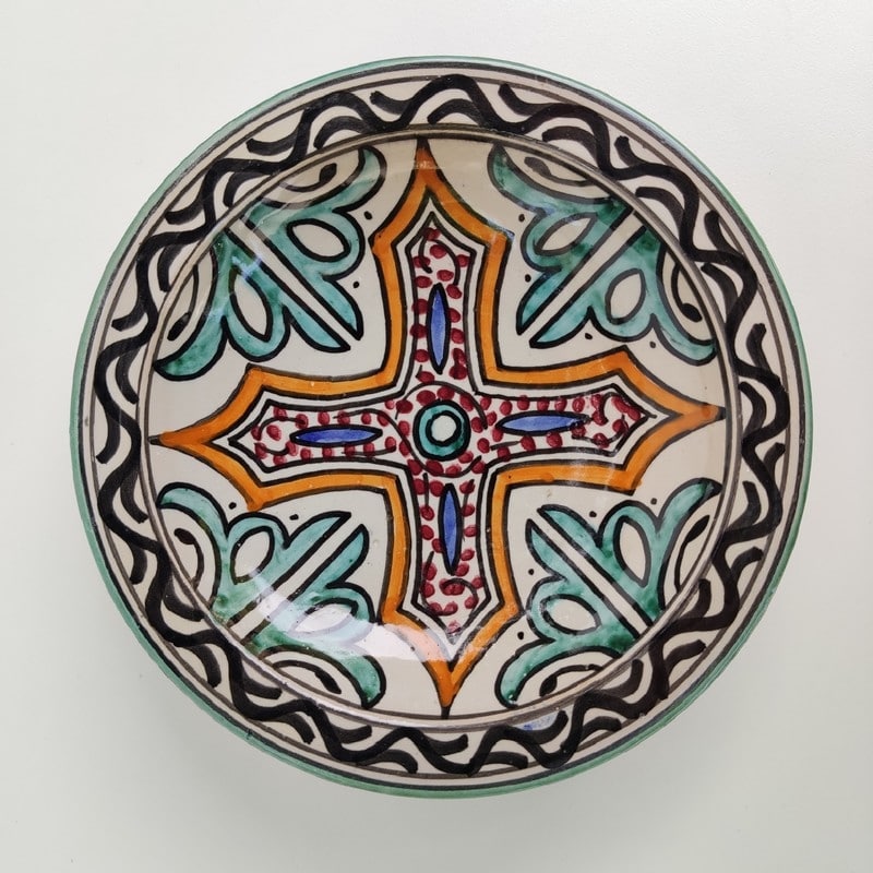 Plato de cerámica marroquí pintado