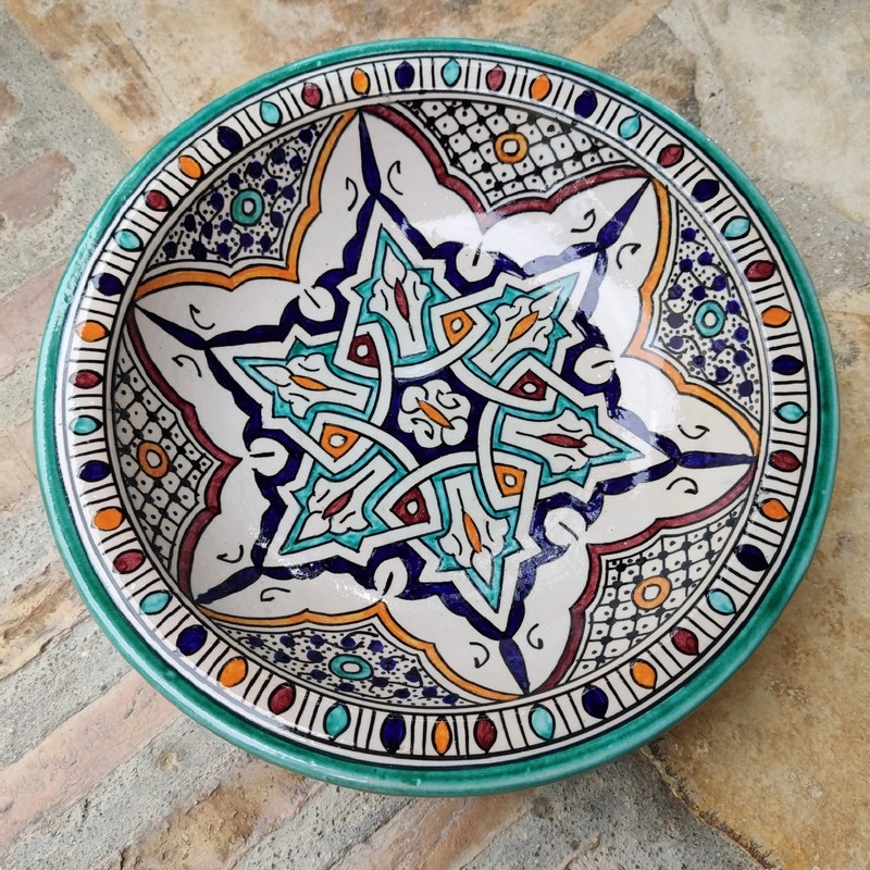 Plato de cerámica marroquí pintado