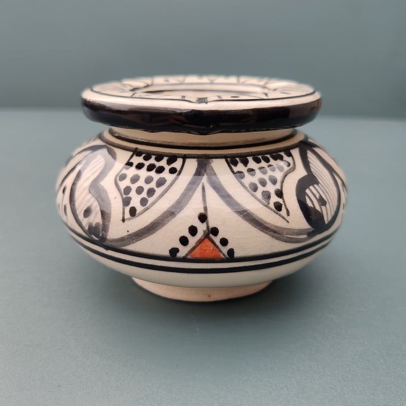 Cenicero marroquí de cerámica