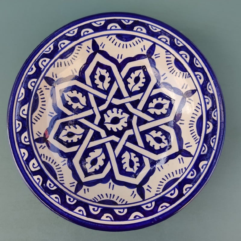 plato pintado de cerámica