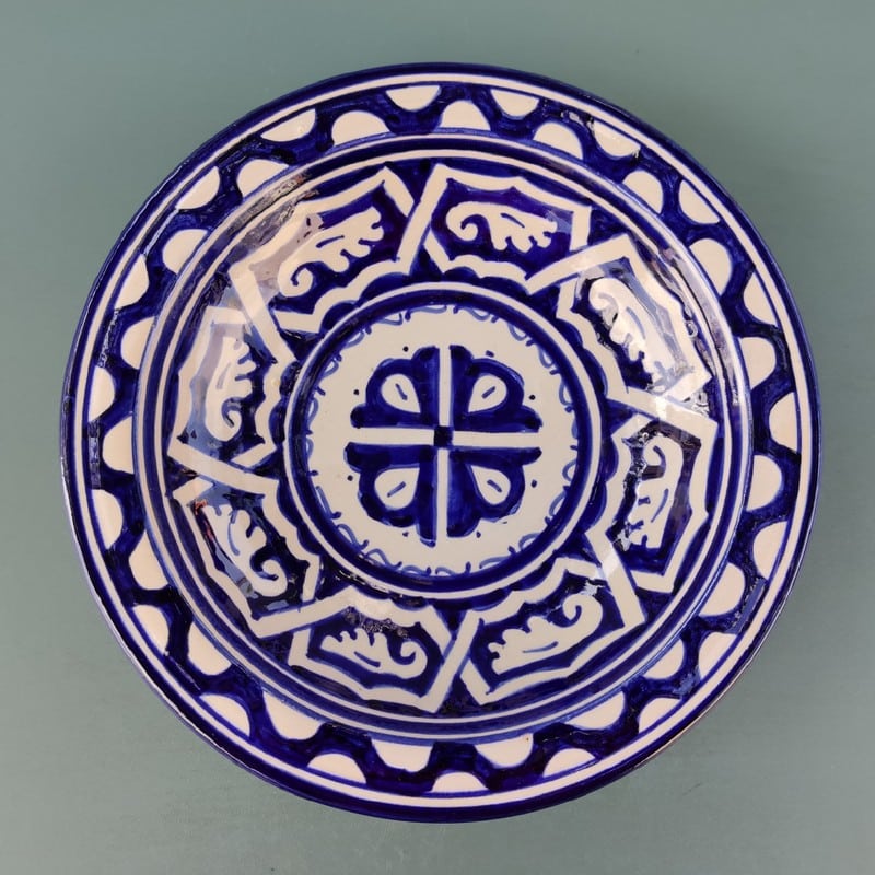 plato pintado de cerámica