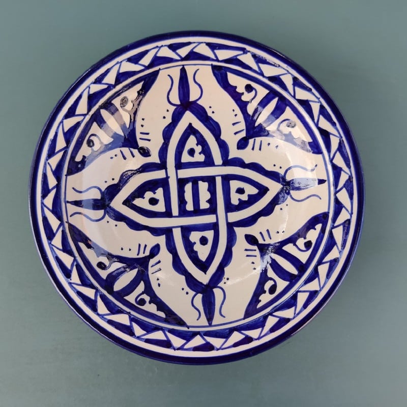 plato pintado de cerámica