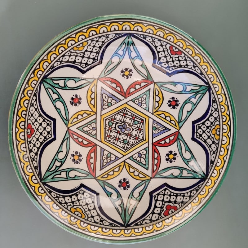 plato marroquí de cerámica pintada