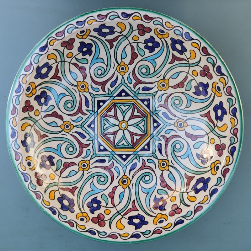 plato de cerámica pintado grande