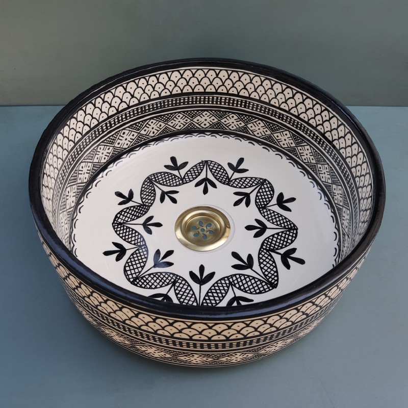 Lavabo de cerámica marroquí sobre encimera negro Kasbah