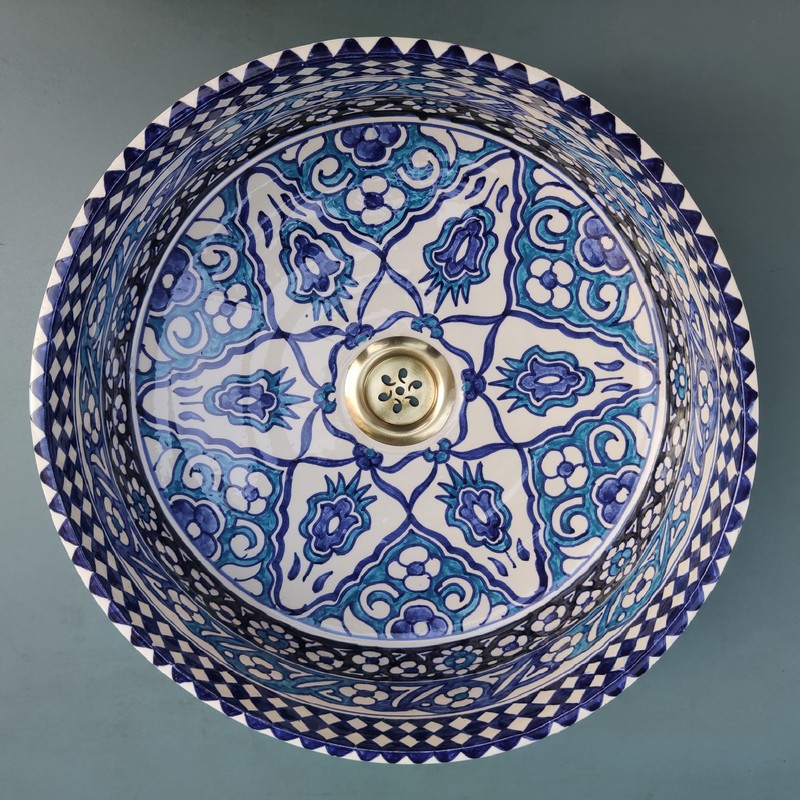 Lavabo de cerámica marroquí sobre encimera azul Kasbah - Imagen 2