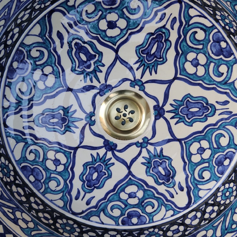 Lavabo de cerámica marroquí sobre encimera azul Kasbah - Imagen 10