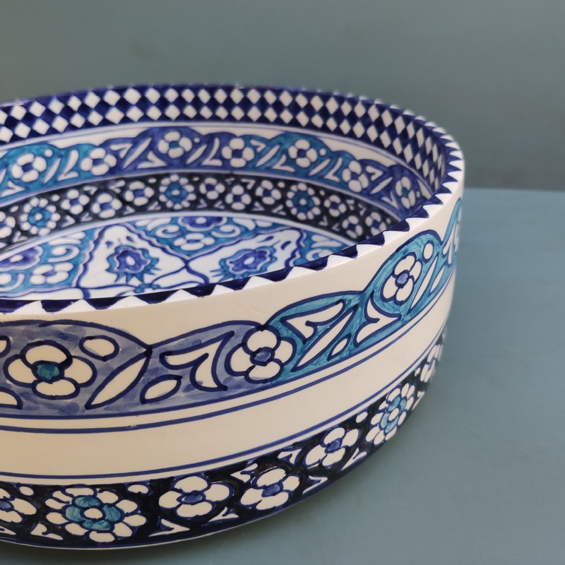 Lavabo de cerámica marroquí sobre encimera azul Kasbah - Imagen 7