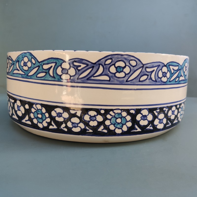 Lavabo de cerámica marroquí sobre encimera azul Kasbah - Imagen 12