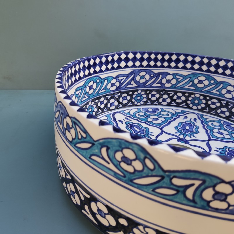 Lavabo de cerámica marroquí sobre encimera azul Kasbah - Imagen 14