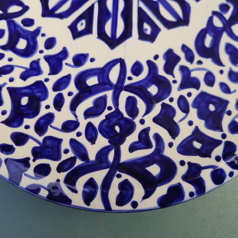 Plato plano de cerámica blanca marroquí 24cm - Imagen 4