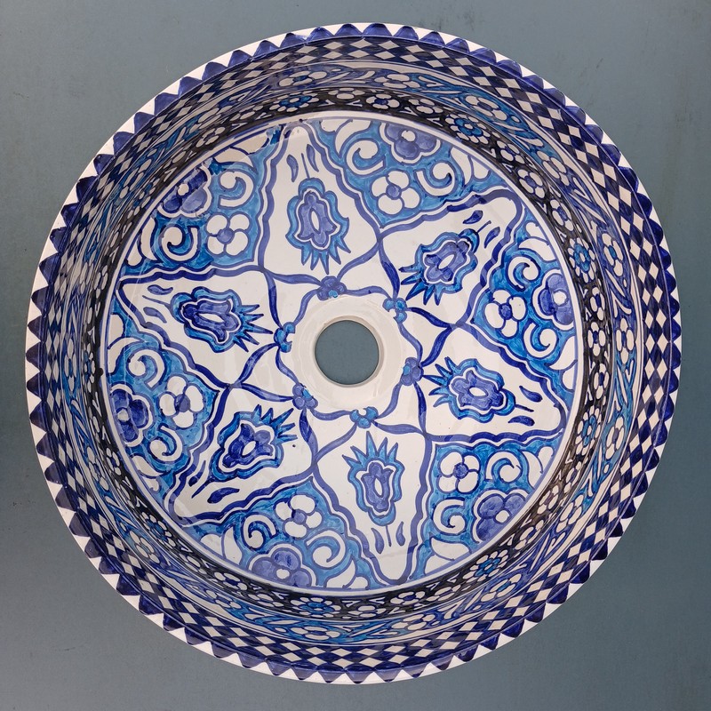 Lavabo de cerámica marroquí sobre encimera azul Kasbah - Imagen 8